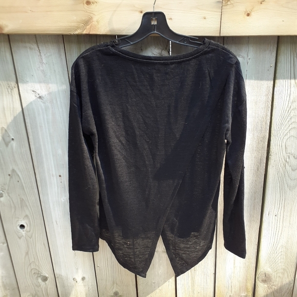 💥3/$25💥L/S Top with Open Back & Rhinestones -S - Picture 2 of 3